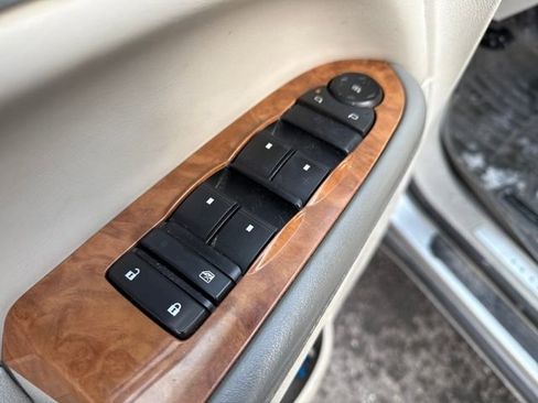 Used 2010 Buick Enclave CXL image 17