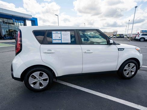 Used 2016 Kia Soul FWD image 6