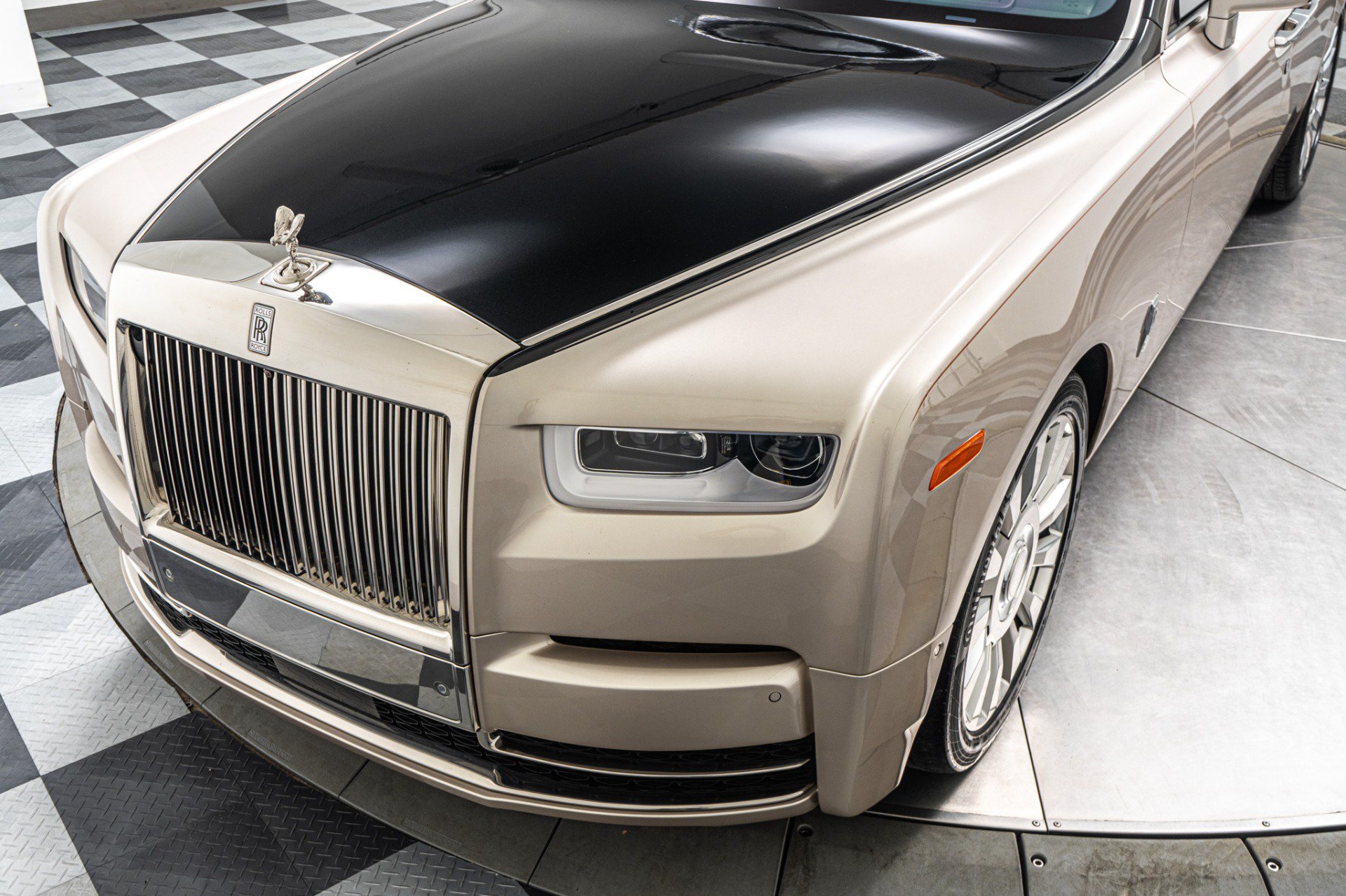 Used 2019 Rolls-Royce Phantom Sedan RWD image 38