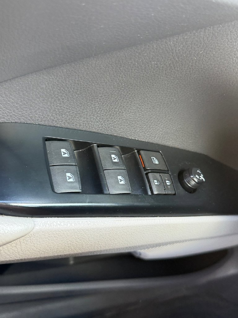 Used 2019 Toyota Camry LE FWD image 33