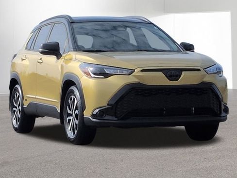 Certified 2024 Toyota Corolla Cross SE image 3