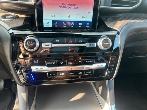 Used 2021 Ford Explorer Platinum w/ Equipment Group 601A AWD/4WD image 21