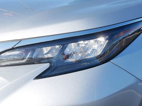 Used 2024 Toyota Sienna XLE image 5