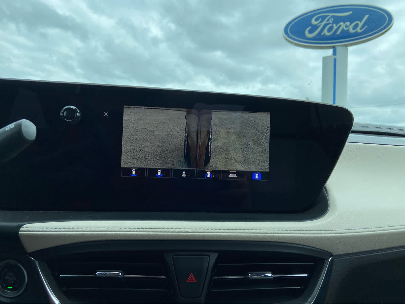 Used 2025 Buick Encore GX Avenir w/ Avenir Technology Package AWD/4WD image 33