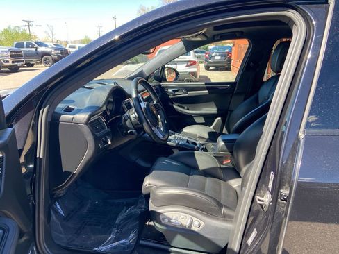 Used 2015 Porsche Macan Turbo image 15