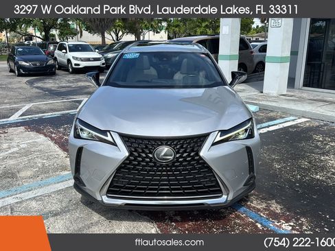 Used 2019 Lexus UX 200 w/ Premium Package FWD image 4