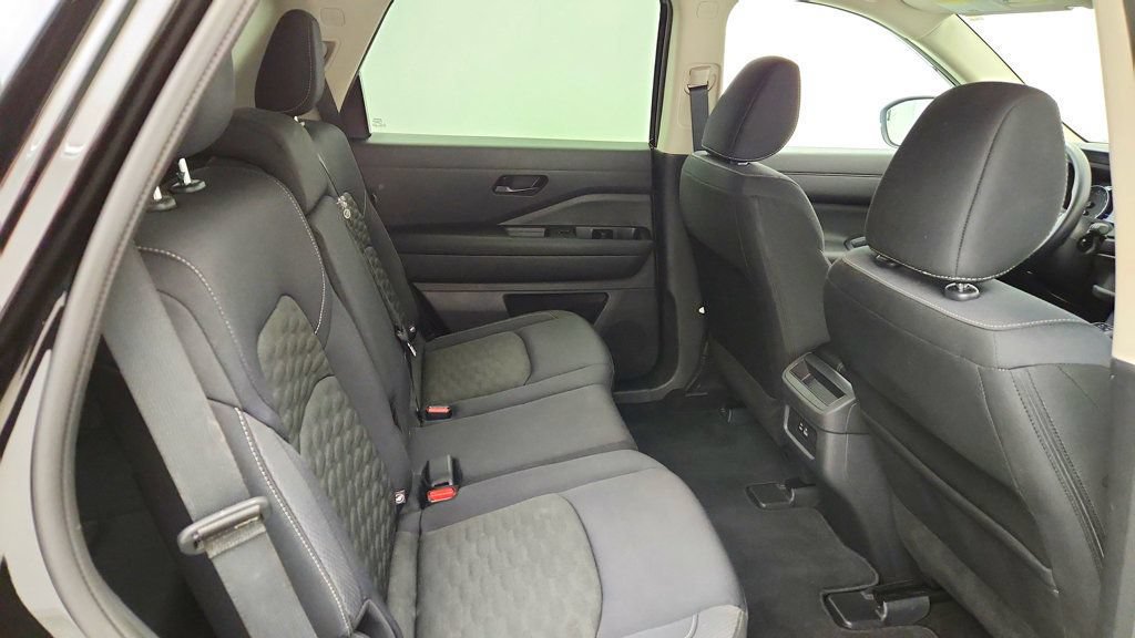 Used 2024 Nissan Pathfinder S AWD/4WD image 22