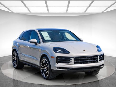 Used 2024 Porsche Cayenne Base image 5