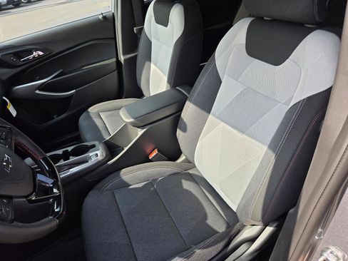 New 2026 Chevrolet Trax RS w/ Sunroof Package FWD image 15