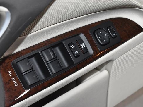 Used 2013 Lexus IS 250 w/ Premium Pkg Value Edition RWD image 5