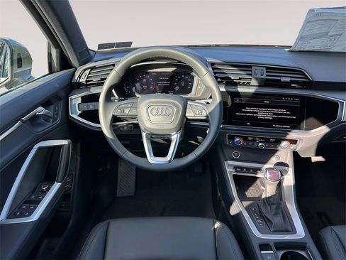 New 2025 Audi Q3 2.0T Premium image 12
