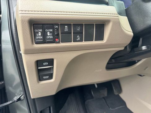 Used 2019 Honda Odyssey EX image 15