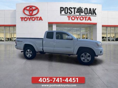 Used 2014 Toyota Tacoma 4x4 Access Cab V6 w/ TRD Sport Package image 7
