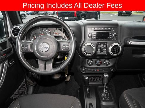 Used 2017 Jeep Wrangler Unlimited Sahara w/ Connectivity Group AWD/4WD image 6