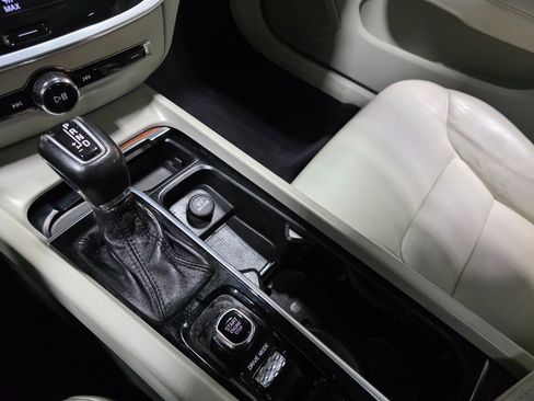 Used 2021 Volvo S60 T5 Momentum w/ Premium Package image 37