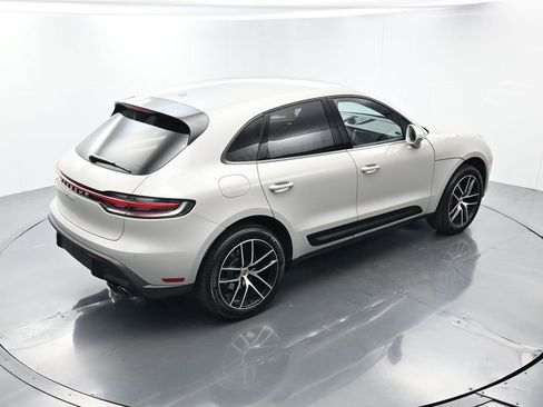 Certified 2025 Porsche Macan image 38
