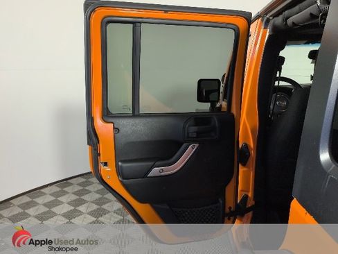 Used 2012 Jeep Wrangler Unlimited Sahara w/ Connectivity Group image 20