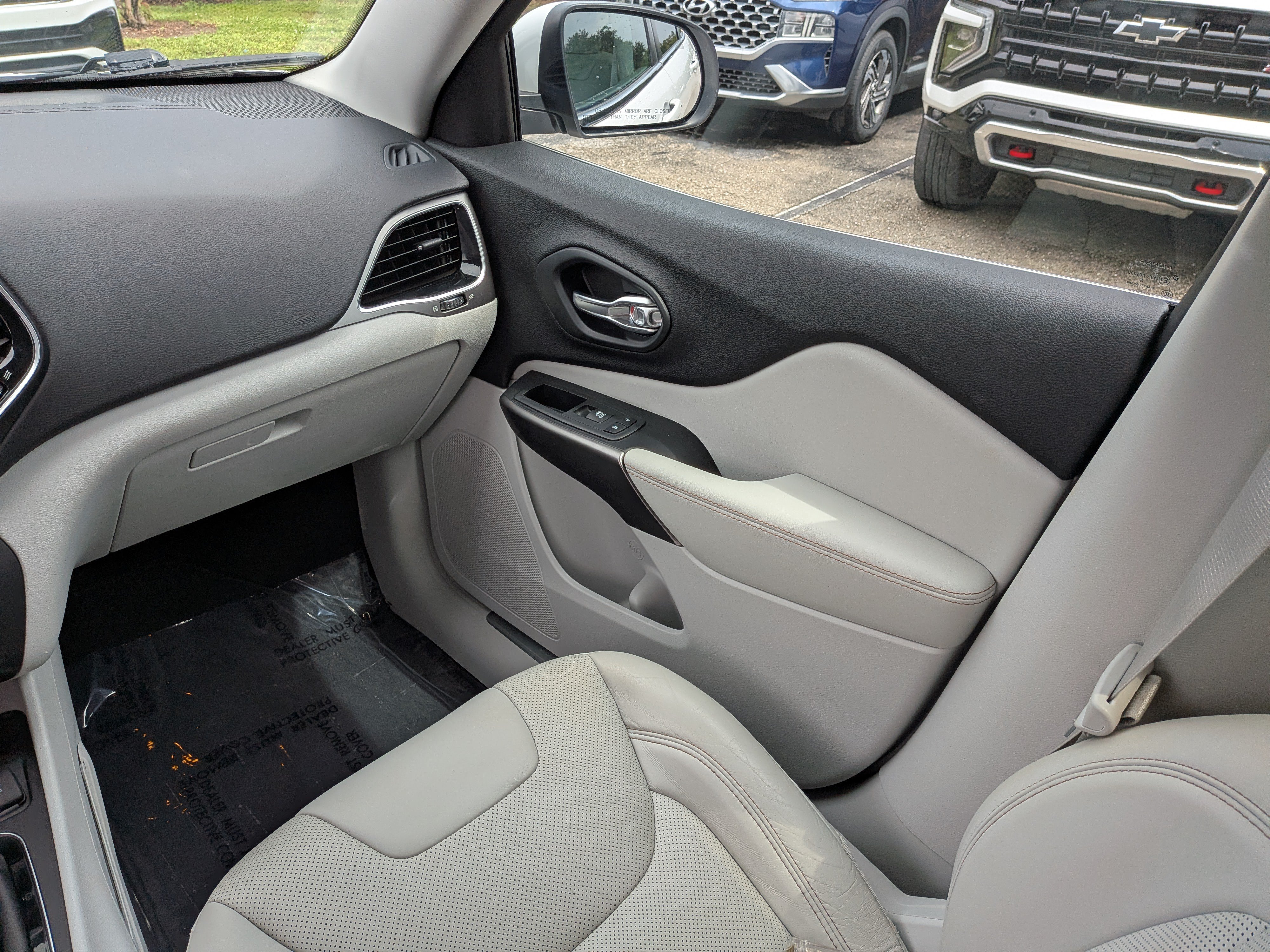 Used 2020 Jeep Cherokee Limited FWD image 18