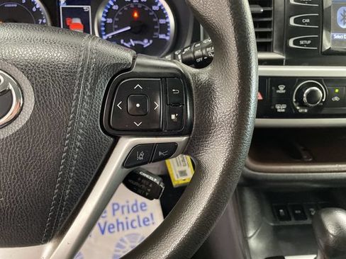 Used 2019 Toyota Highlander LE AWD/4WD image 19