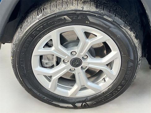 Used 2025 Jeep Compass Latitude image 30