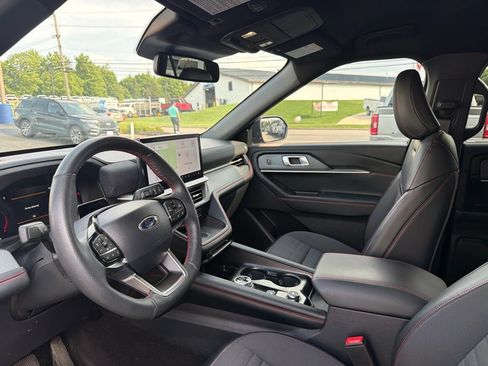 Used 2025 Ford Explorer ST-Line w/ ST-Line Street Pack AWD/4WD image 9
