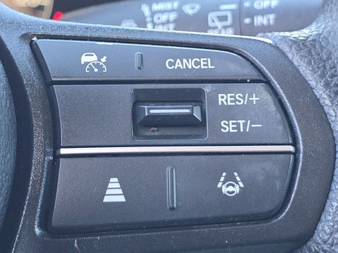 Used 2025 Honda HR-V LX image 8