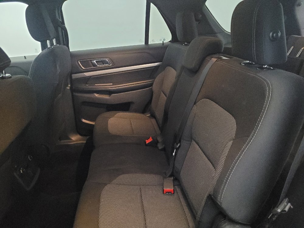 Used 2018 Ford Explorer XLT AWD/4WD image 18