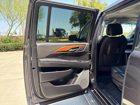 Used 2015 Cadillac Escalade ESV Premium AWD/4WD image 12