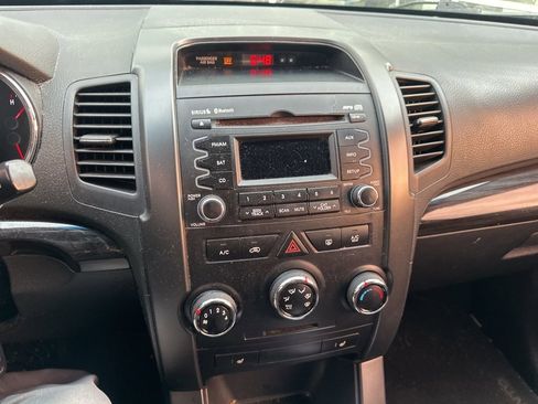 Used 2011 Kia Sorento LX w/ Convenience Pkg image 7