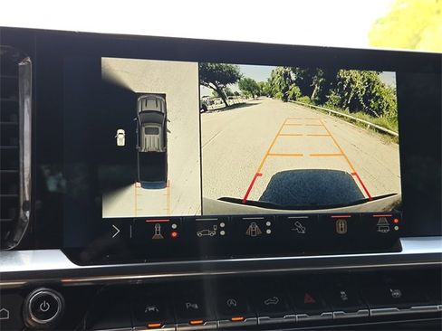 Used 2024 Chevrolet Silverado 1500 High Country w/ Technology Package image 21