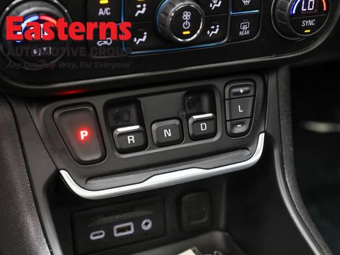 Used 2021 GMC Terrain SLT w/ Infotainment Package II AWD/4WD image 13
