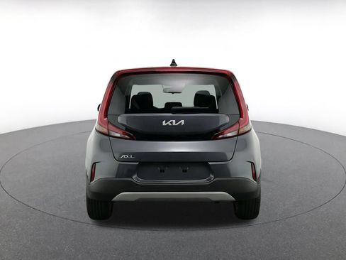 Used 2025 Kia Soul LX w/ LX Technology Package FWD image 9