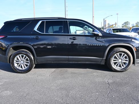 Used 2022 Chevrolet Traverse LT image 11