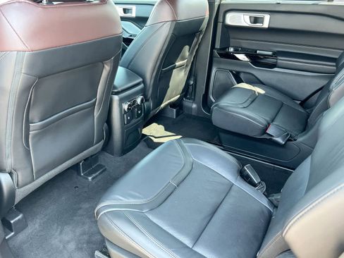 Used 2023 Ford Explorer Platinum w/ Technology Package AWD/4WD image 18