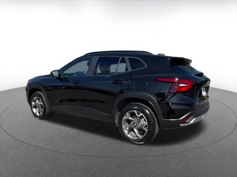 Used 2025 Chevrolet Trax LT image 9