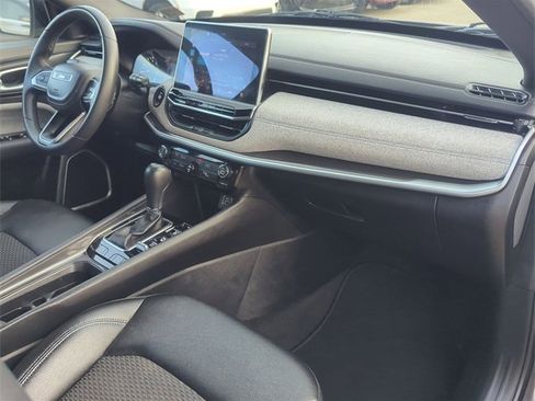 Certified 2024 Jeep Compass Latitude image 26