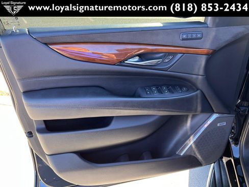 Used 2018 Cadillac Escalade ESV Luxury RWD image 23