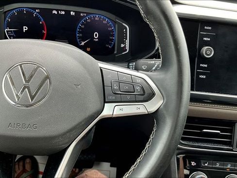 Used 2022 Volkswagen Taos SEL image 11