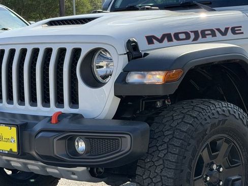 Used 2023 Jeep Gladiator Mojave AWD/4WD image 8