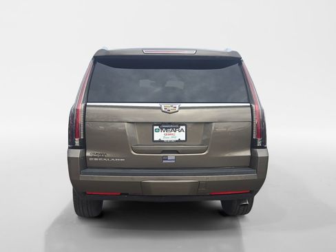 Used 2016 Cadillac Escalade Premium image 5