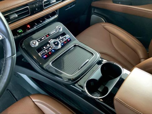 Used 2022 Lincoln Nautilus Reserve w/ Equipment Group 202A image 16