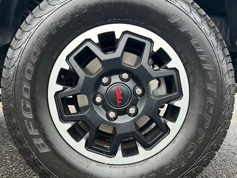 Certified 2025 Toyota Tacoma TRD Off-Road AWD/4WD image 25