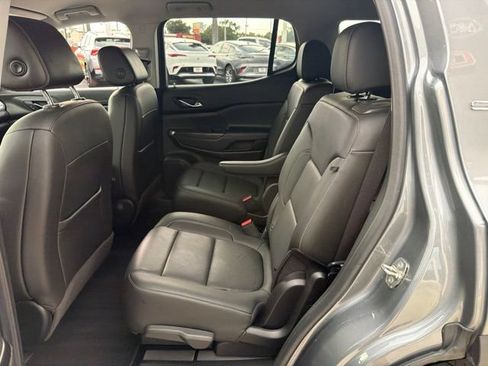 Used 2021 GMC Acadia SLT w/ Technology Package FWD image 17