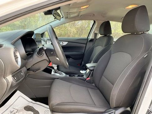 Used 2023 Kia Forte LXS image 9