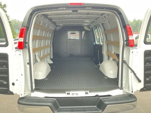 Used 2024 GMC Savana 2500 w/ Driver Convenience Package RWD image 21