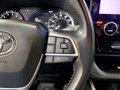 Used 2024 Toyota Highlander XSE image 25