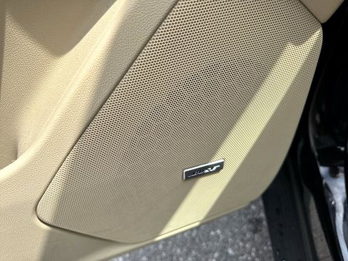 Used 2017 Cadillac XT5 Luxury w/ Driver Awareness Package image 18