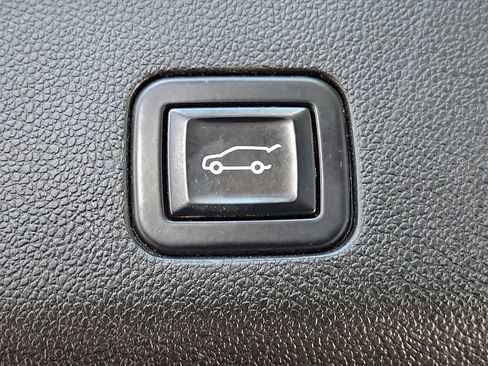 Used 2022 GMC Yukon XL SLT w/ SLT Luxury Package AWD/4WD image 34
