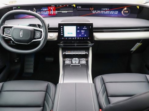Used 2025 Lincoln Nautilus Premier image 14