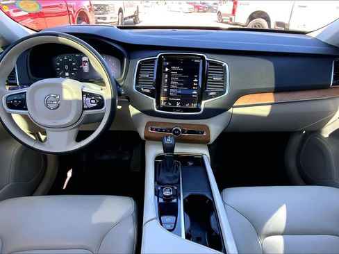 Used 2022 Volvo XC90 T6 Momentum w/ Advanced Package image 16